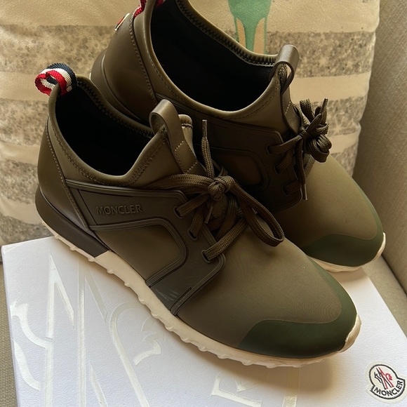 Moncler  -Size US 10 - Picture 13 of 14